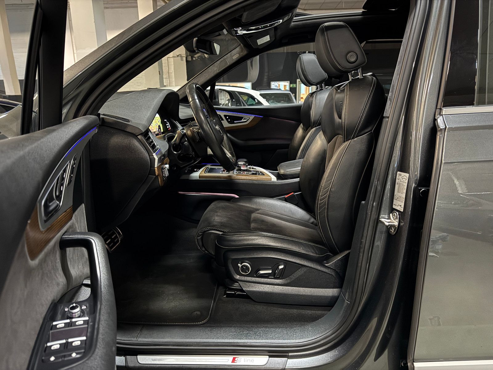 Fahrzeugabbildung Audi Q7 3.0 TDI QUATTRO 3X S-LINE VOLLAUSTATTUNG 21´