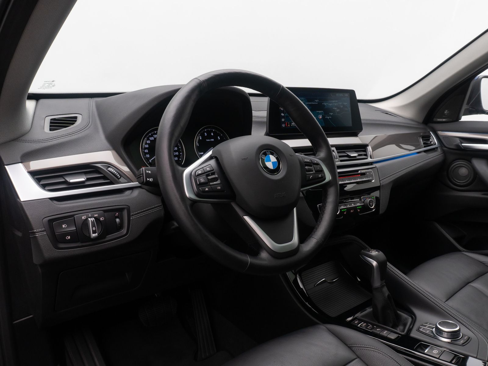 Fahrzeugabbildung BMW X1 xD25e xLine Panorama H/K Kamera DAB HUD Voll