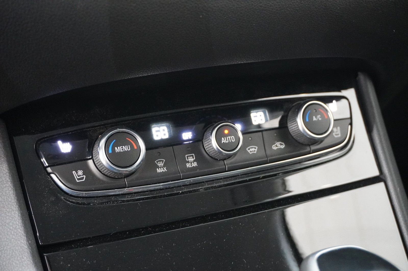 Fahrzeugabbildung Opel Grandland (X) 1.5D ULTIMATE NAVI/LED/360°/SH/AHK