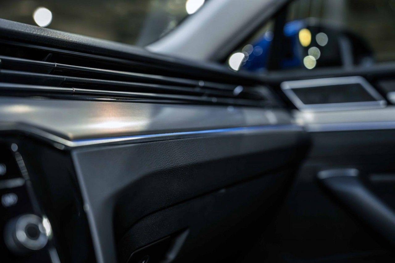 Volkswagen Passat 2.0 TDI DSG Elegance 2x R-Line AHK STAHZG