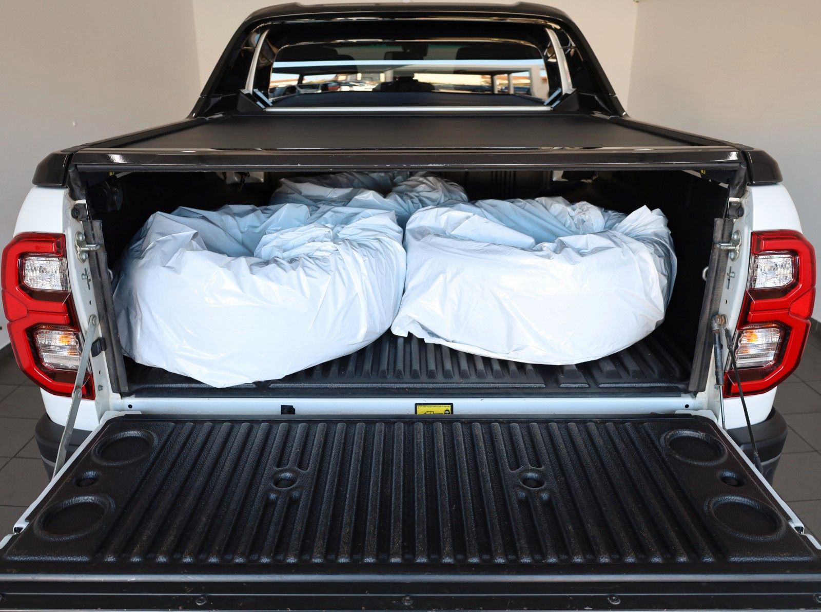 Fahrzeugabbildung Toyota Hilux 2.8 D-4D 4x4 Invincible Sport,ACC,Rollo el