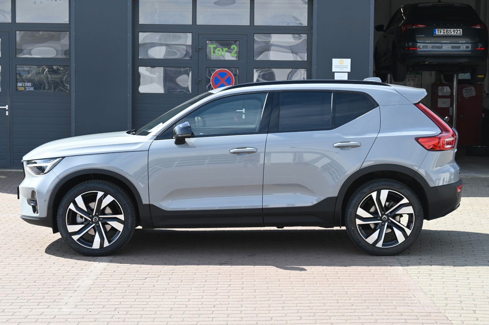Fahrzeugabbildung Volvo XC40 B4 Plus Dark*LED*PANO*360*STHZ*H&K*DAB*BLIS
