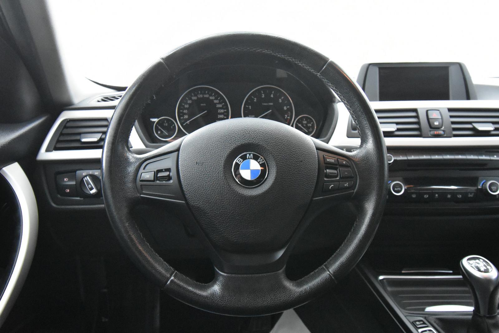 BMW 320i Touring F31 184 ch • 2ème main • Sièges chauffants • Hayon électrique
