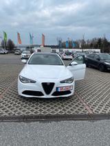 Alfa Romeo Giulia 2.2 Diesel 16V 118 kW - Alfa Romeo Giulia mit Panoramadach