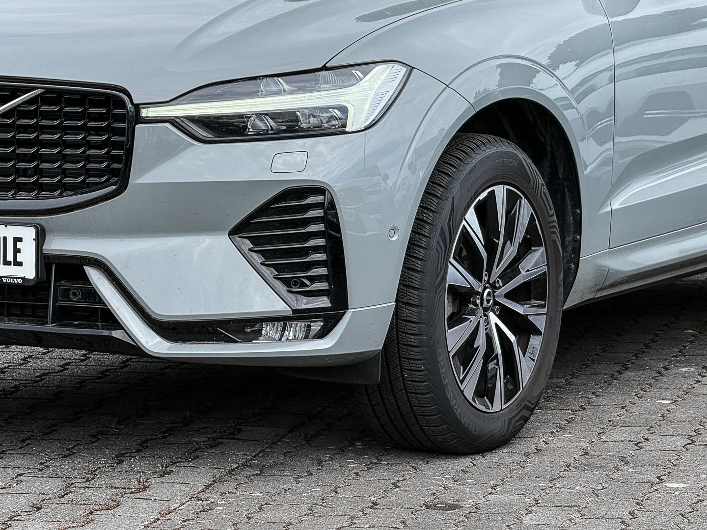 Volvo XC60 Plus Dark 2WD Leder Digitales Cockpit Memor imagem 3