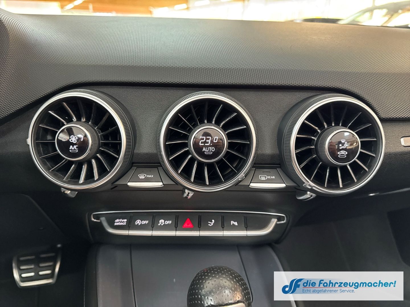Fahrzeugabbildung Audi TT 40 TFSI 2.0 S line Sportpaket El. Verdeck Nav