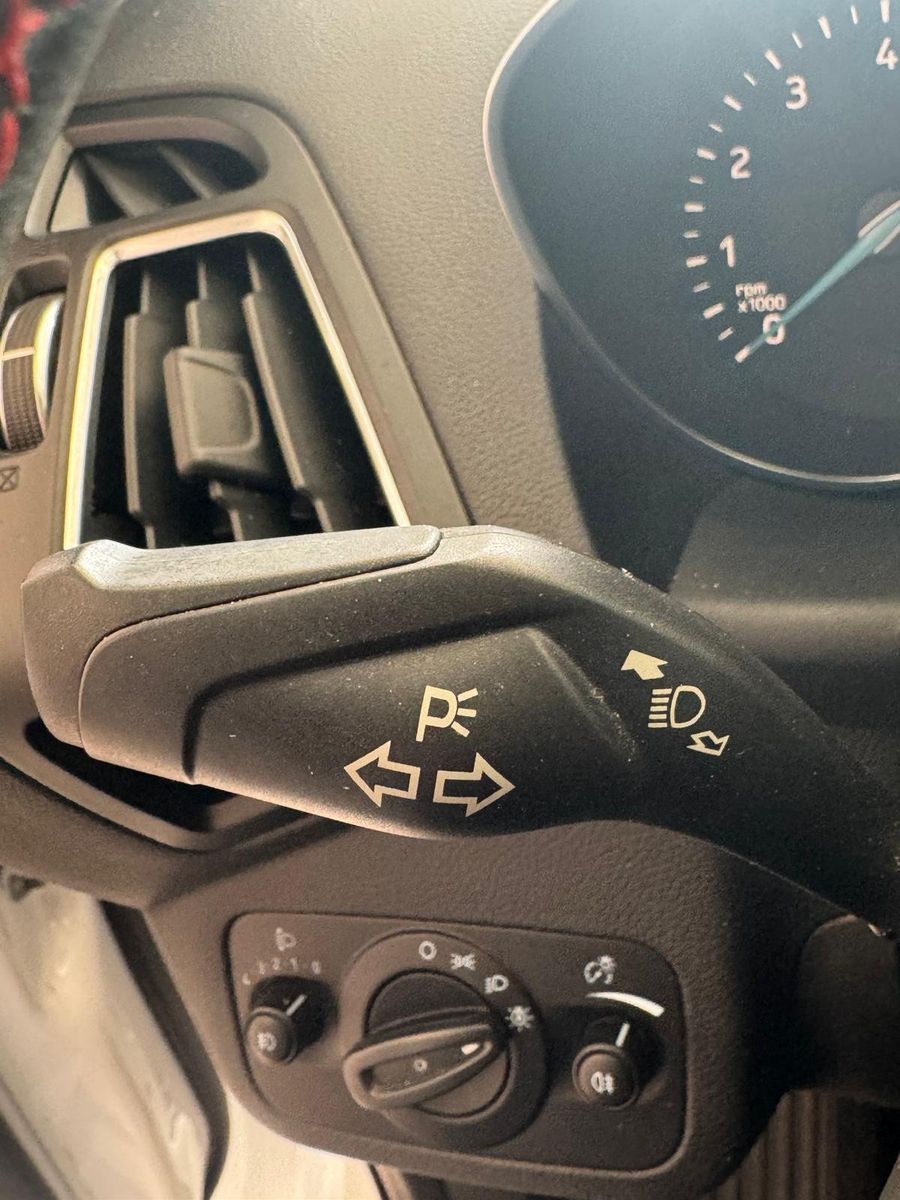 Fahrzeugabbildung Ford Kuga ST-Line / AHK/NAVI/KLIMA/8.FACH BEREIFT