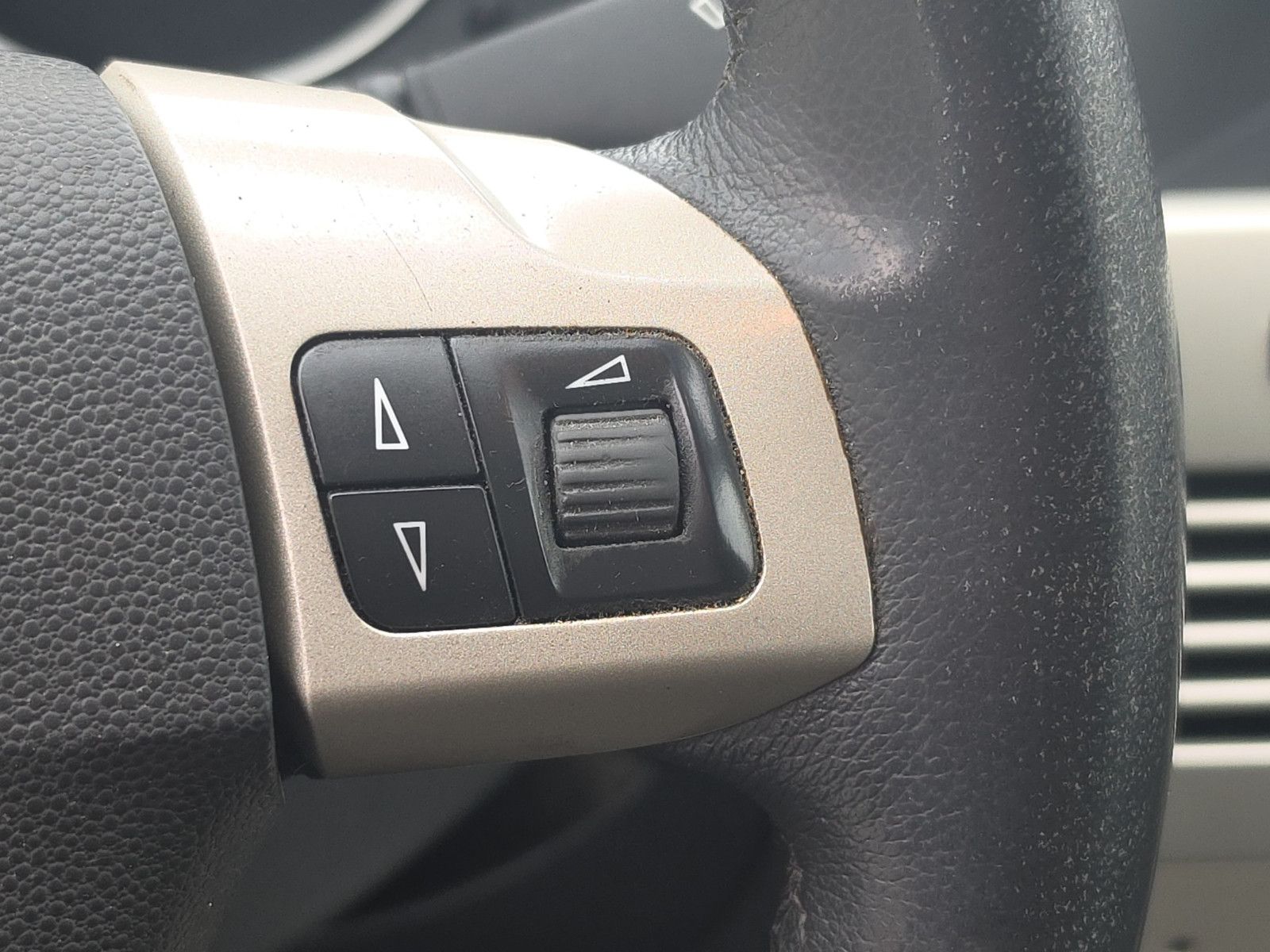 Fahrzeugabbildung Opel Astra H GTC Innovation TEMPOMAT KLIMA PDC