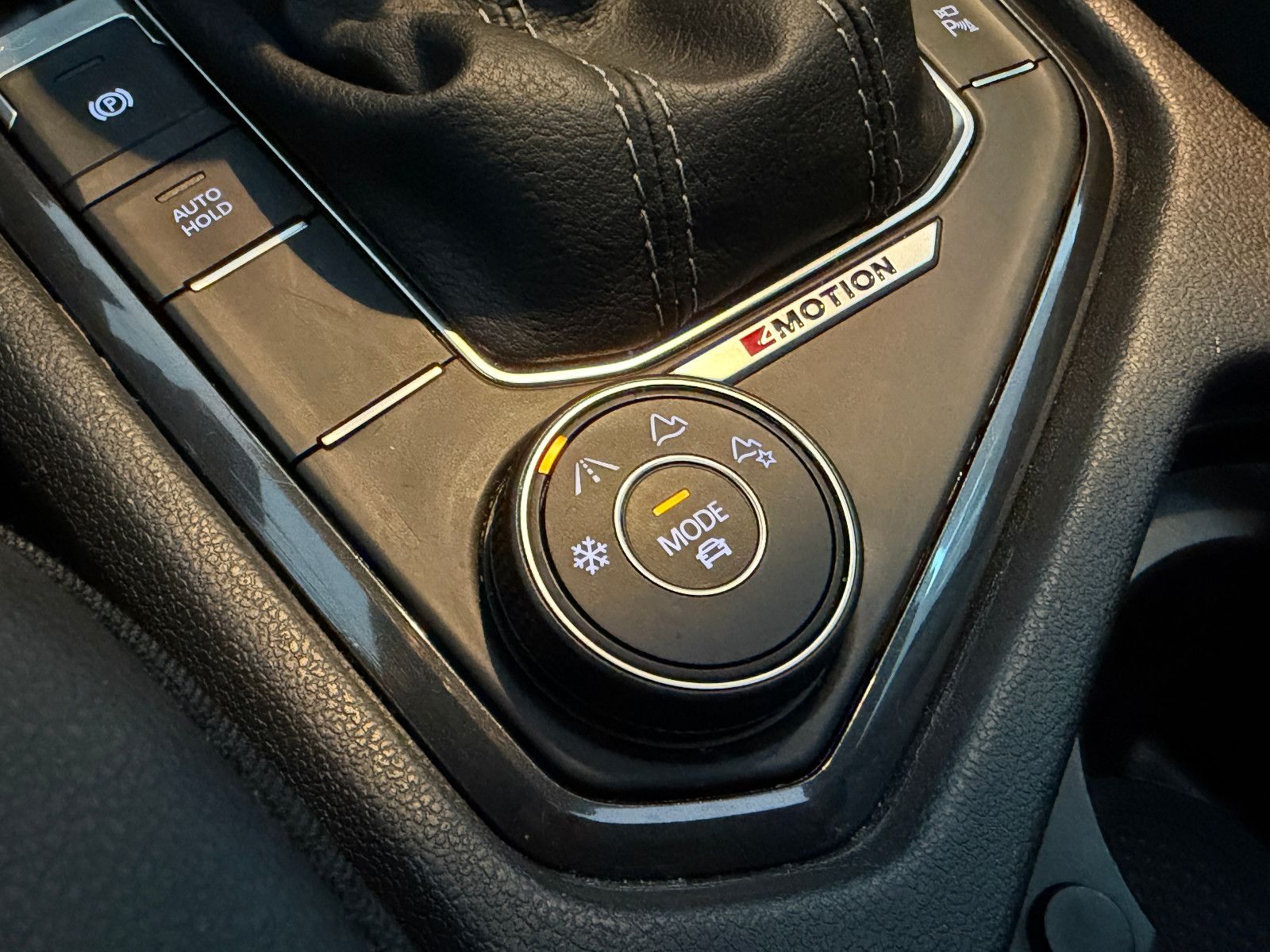 Fahrzeugabbildung Volkswagen Tiguan Allspace R-Line /PANO/HUD/HARMAN-KARDON/