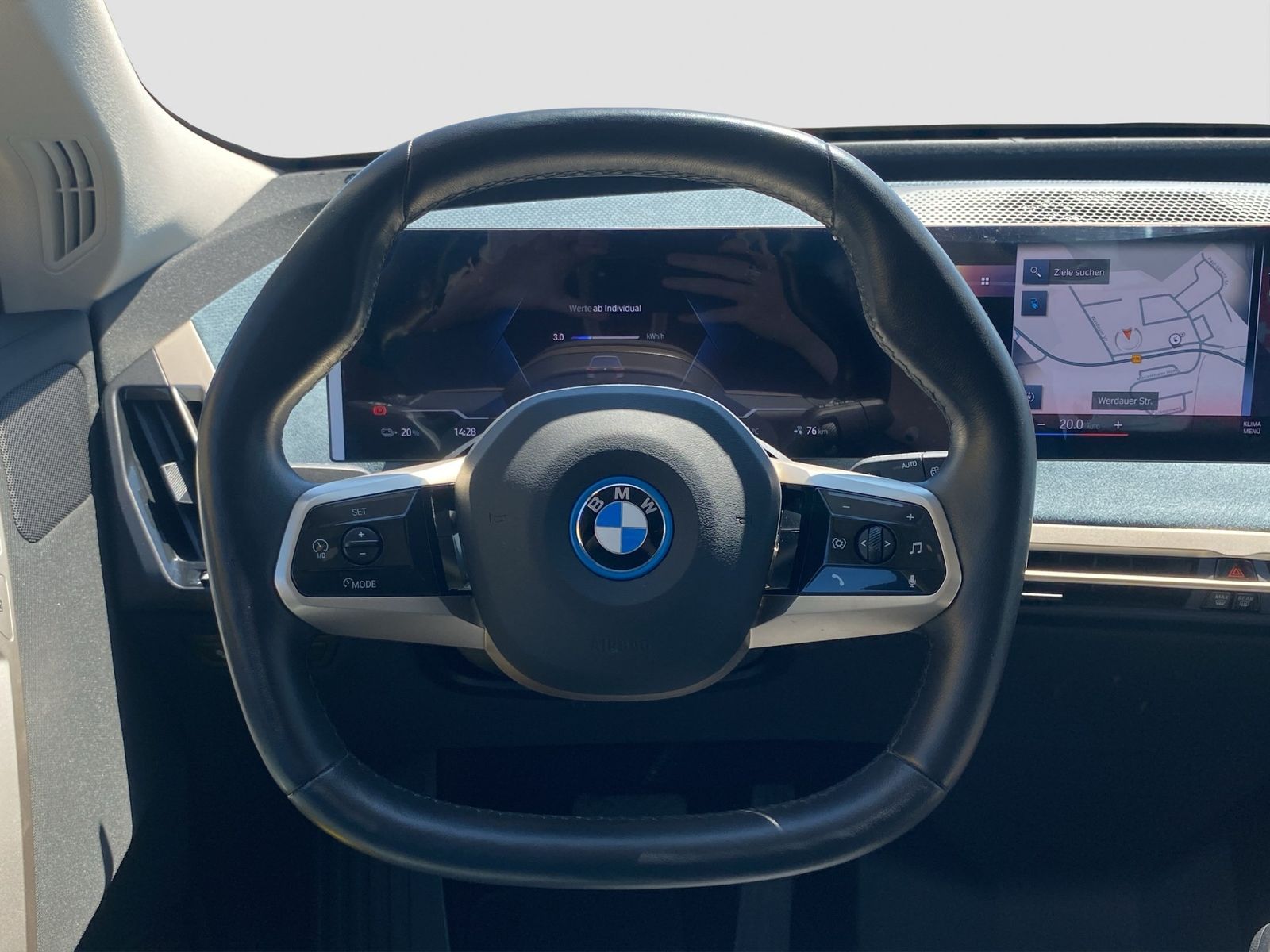 BMW iX xDrive40 Laser SpurAss StHzg 360° AHK Navi foto 13