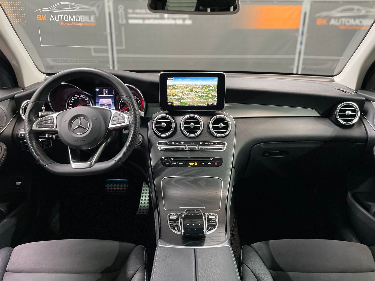 Fahrzeugabbildung Mercedes-Benz GLC 300 4M AMG #LED#360°#Pano#Distr.#Burmes#Nigh