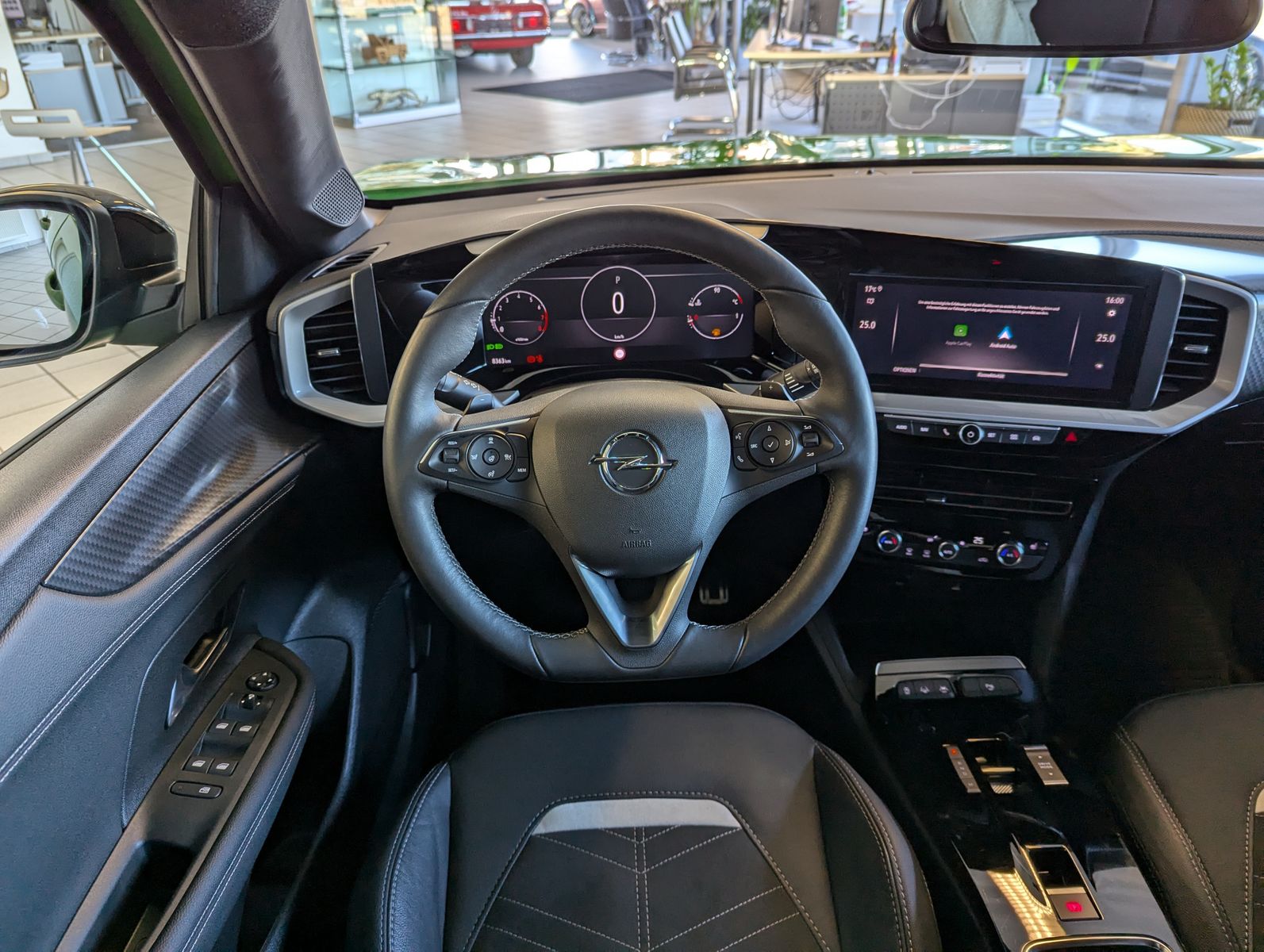 Fahrzeugabbildung Opel Mokka 1.2 Ultimate Aut. Winter-Paket Kamera ACC