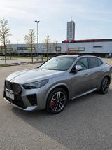 BMW iX2 eDrive20 - - BMW iX2 mit Panoramadach