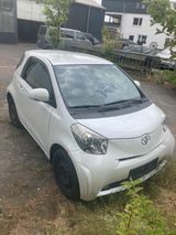 Toyota IQ Weiß Tüv Kupplung neu Navi E Fen... - Toyota IQ Gebrauchtwagen in Hamburg