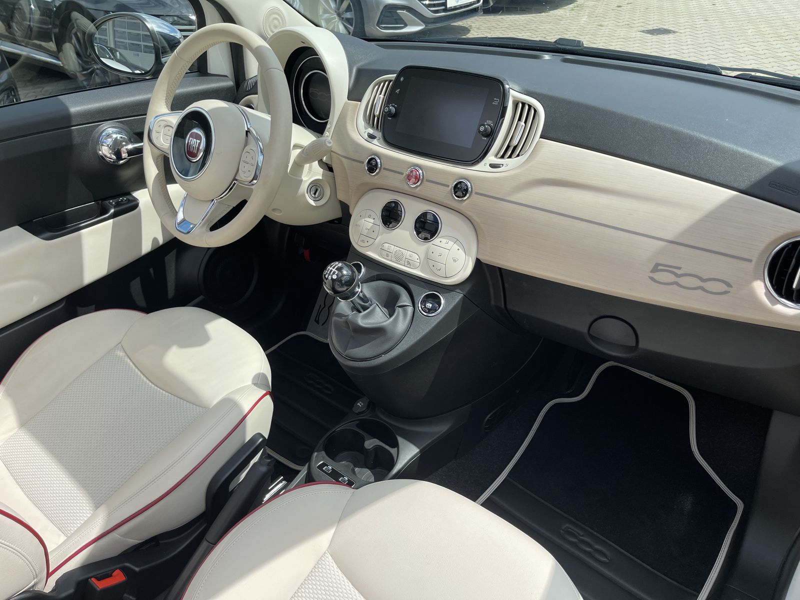 Fahrzeugabbildung Fiat 500C 1.0 GSE Hybrid*DolceVita+Paket*PDC*NavI*