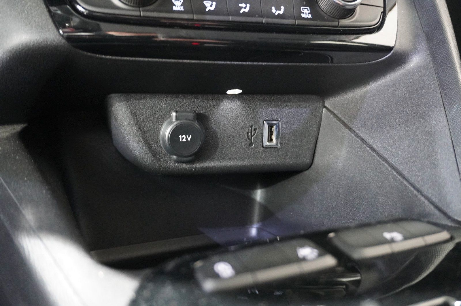 Fahrzeugabbildung Opel Corsa F 1.2T ELEGANCE NAVI/LED/KAMERA/VIRT./DAB+