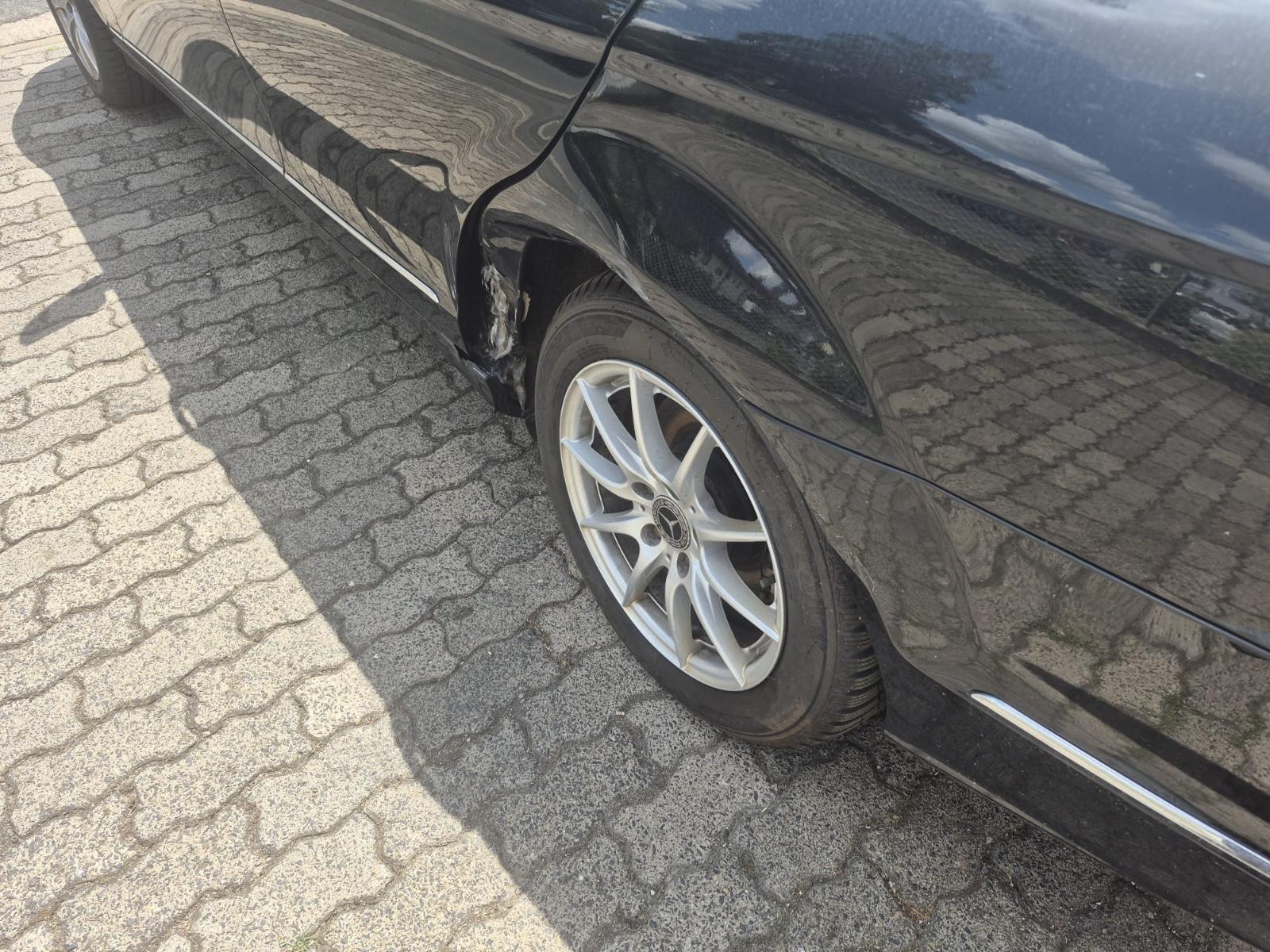Mercedes-Benz C200 2011 — вигляд ззаду