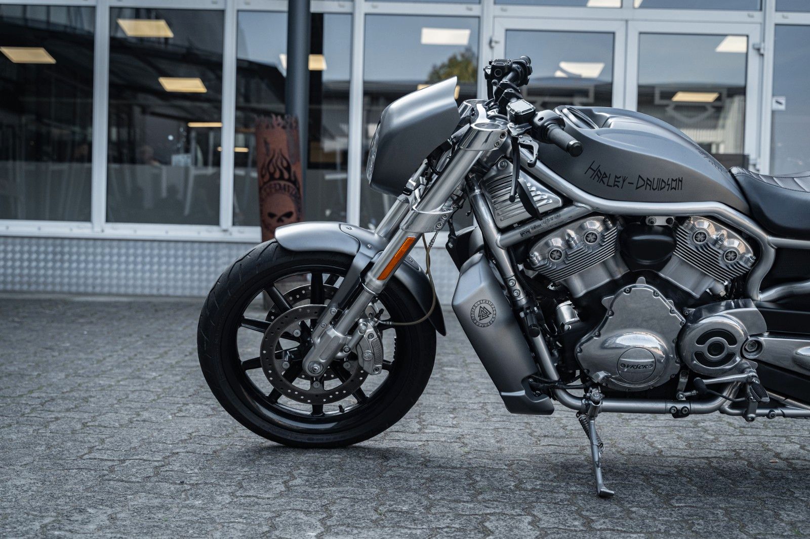 Fahrzeugabbildung Harley-Davidson VRSCR STREET ROD - REMUS ENDSCHALLDÄMPFER -