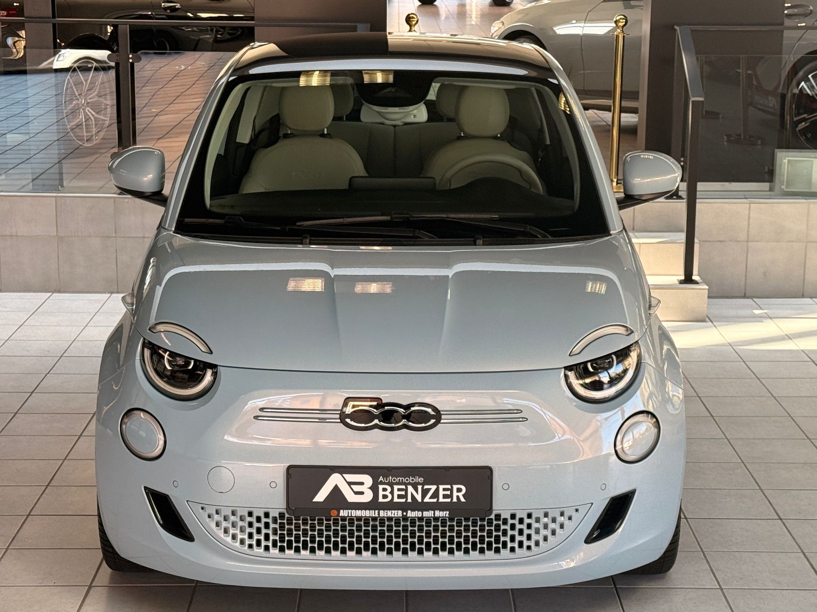 Fahrzeugabbildung Fiat 500e/ 3+1 /LA PRIMA/APPLE/NAVI/KAMERA/LED/LEDER