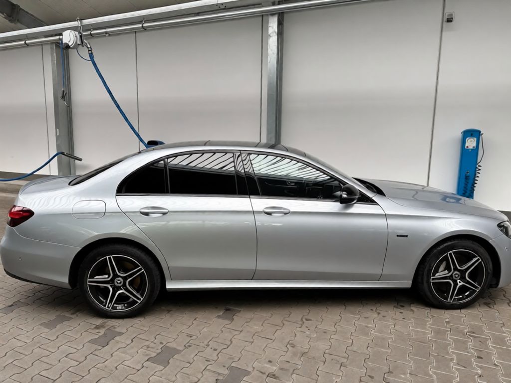 Image of Mercedes-Benz E 300