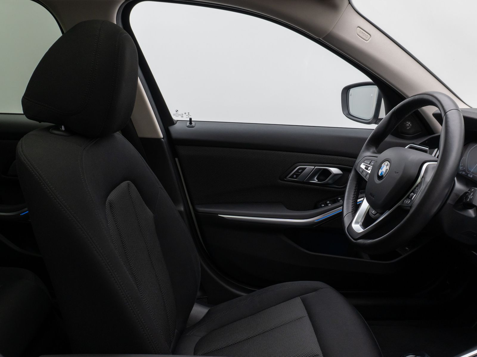 Fahrzeugabbildung BMW 330e Panorama Laser HUD DAB H/K Komfort Alarm