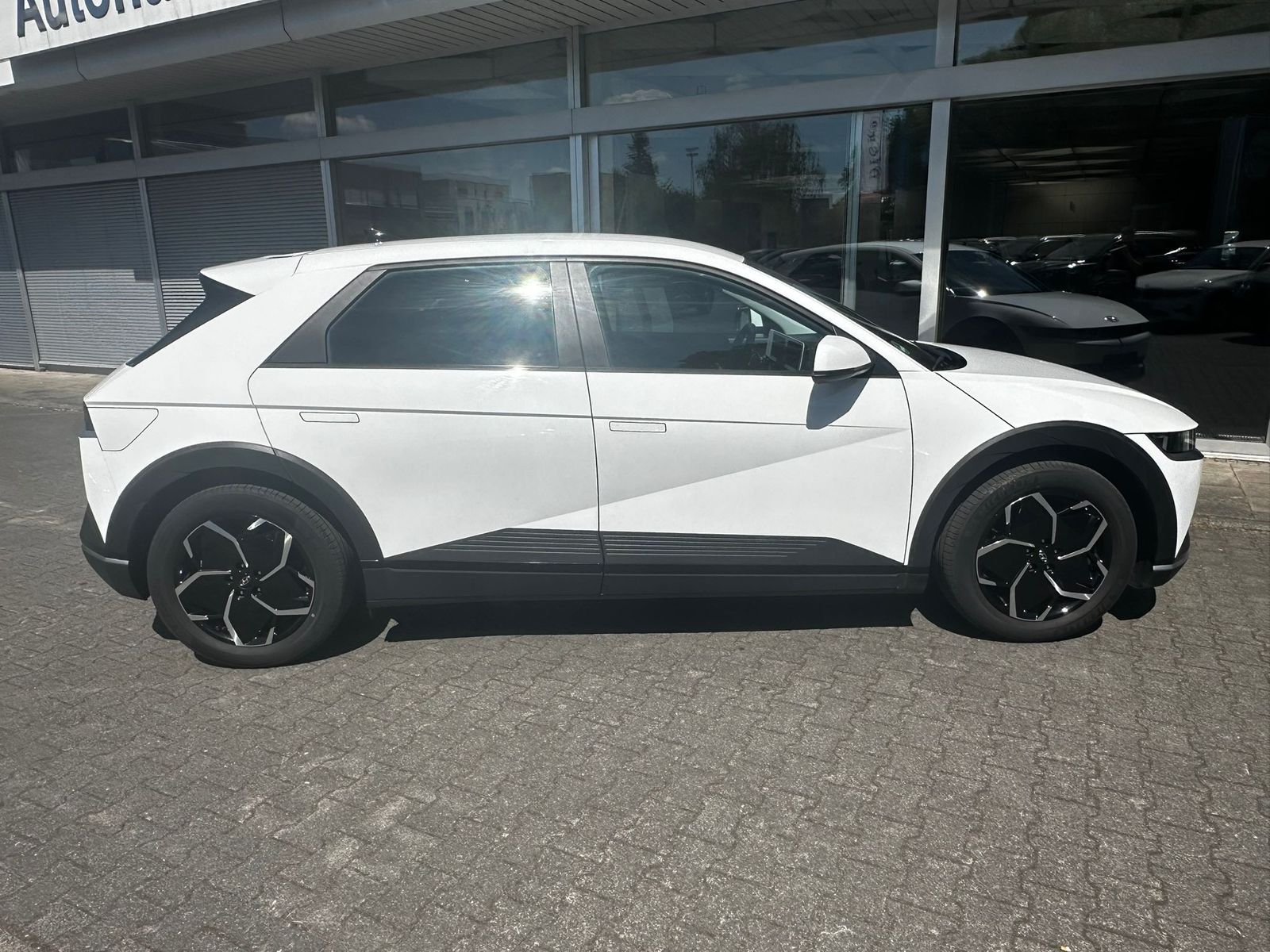 Fahrzeugabbildung Hyundai Ioniq 5 2WD WERKSGAR+NAVI+LED+SHZ+KAMER+DAB+ACC
