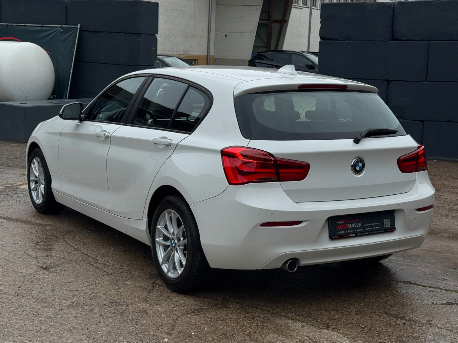 Fahrzeugabbildung BMW 118i Advantage Tempomat BLT PDC LED SHZ AHK
