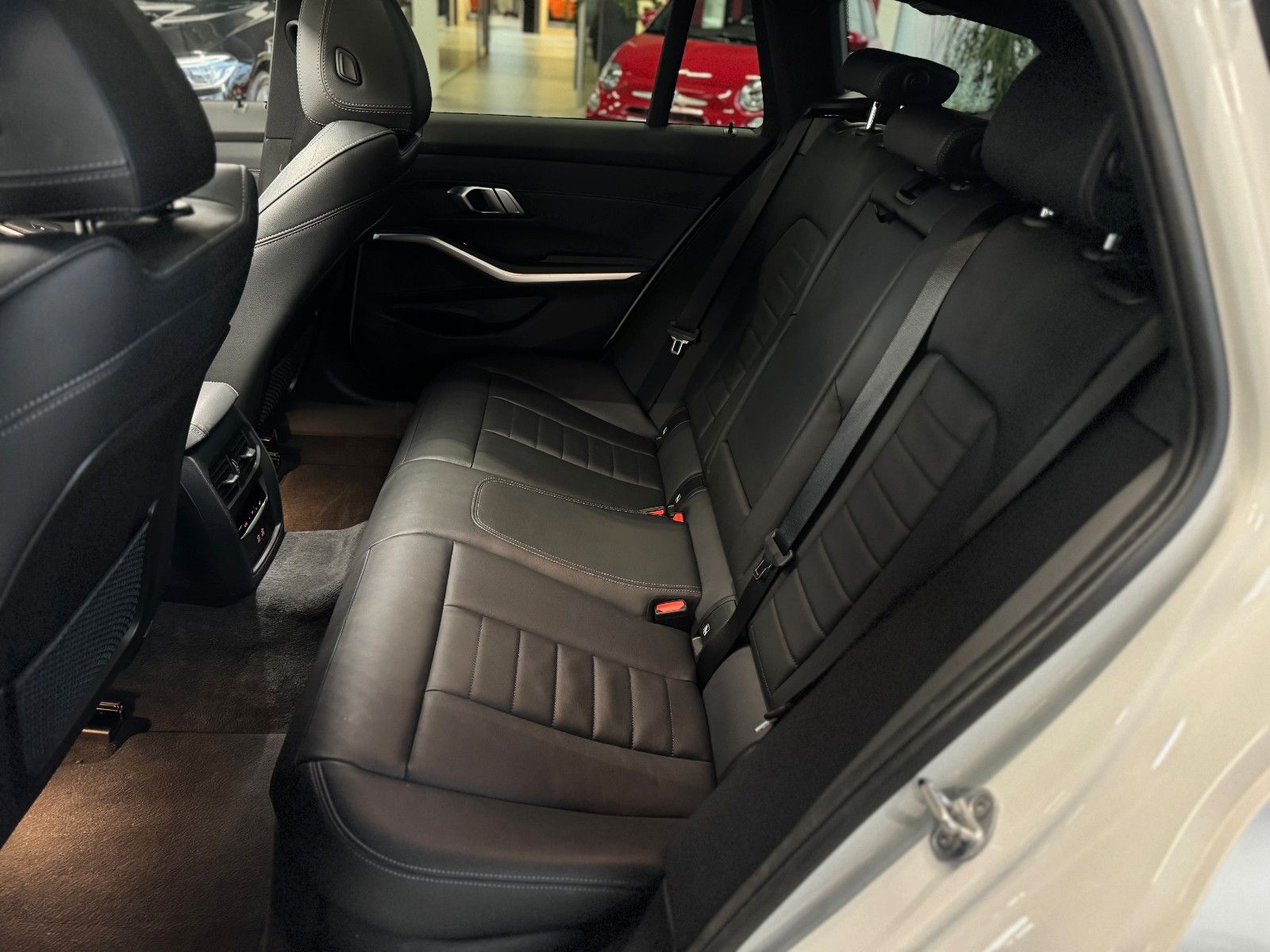 Fahrzeugabbildung BMW 320 d Touring xDrive MSport "Leder PANO Innov.P"