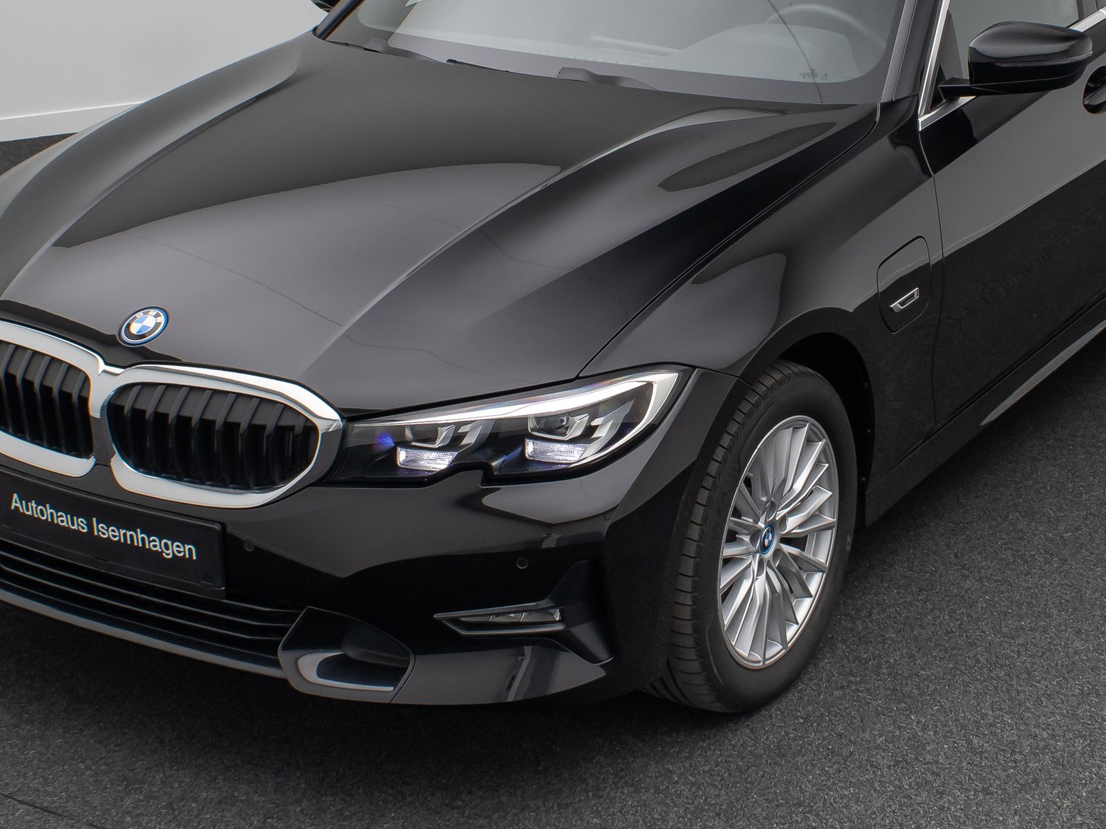 Fahrzeugabbildung BMW 320e Sport Line DAB HiFi CockPitPr Alarm PDC LED