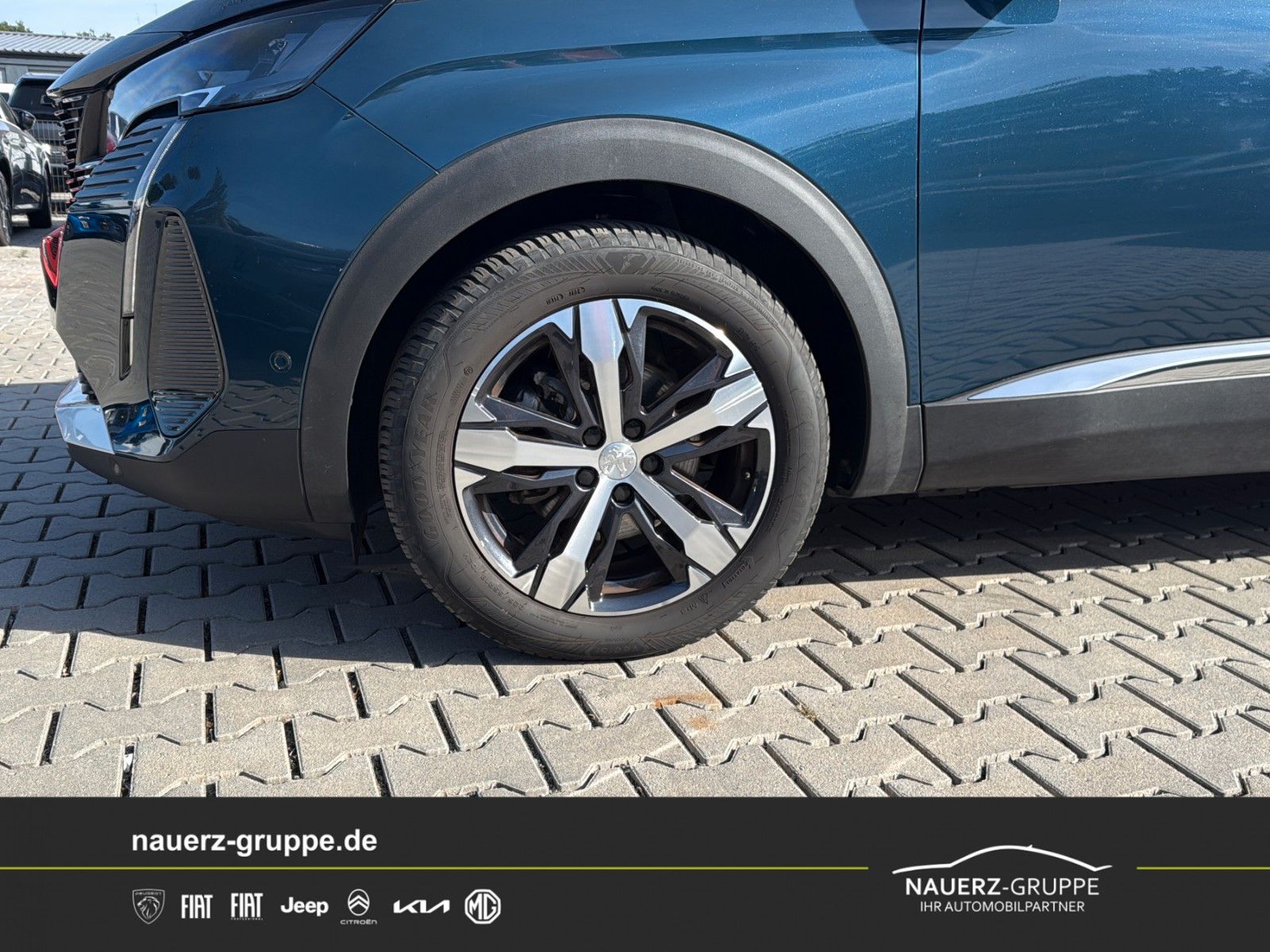 Fahrzeugabbildung Peugeot 5008 Allure Pack PureTech 130 EAT8 **5-Sitzer**
