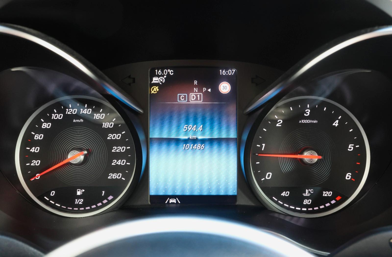 Mercedes-Benz GLC 300 d 4Matic 1Hand KAM MBUX LED TOT Verkzerk