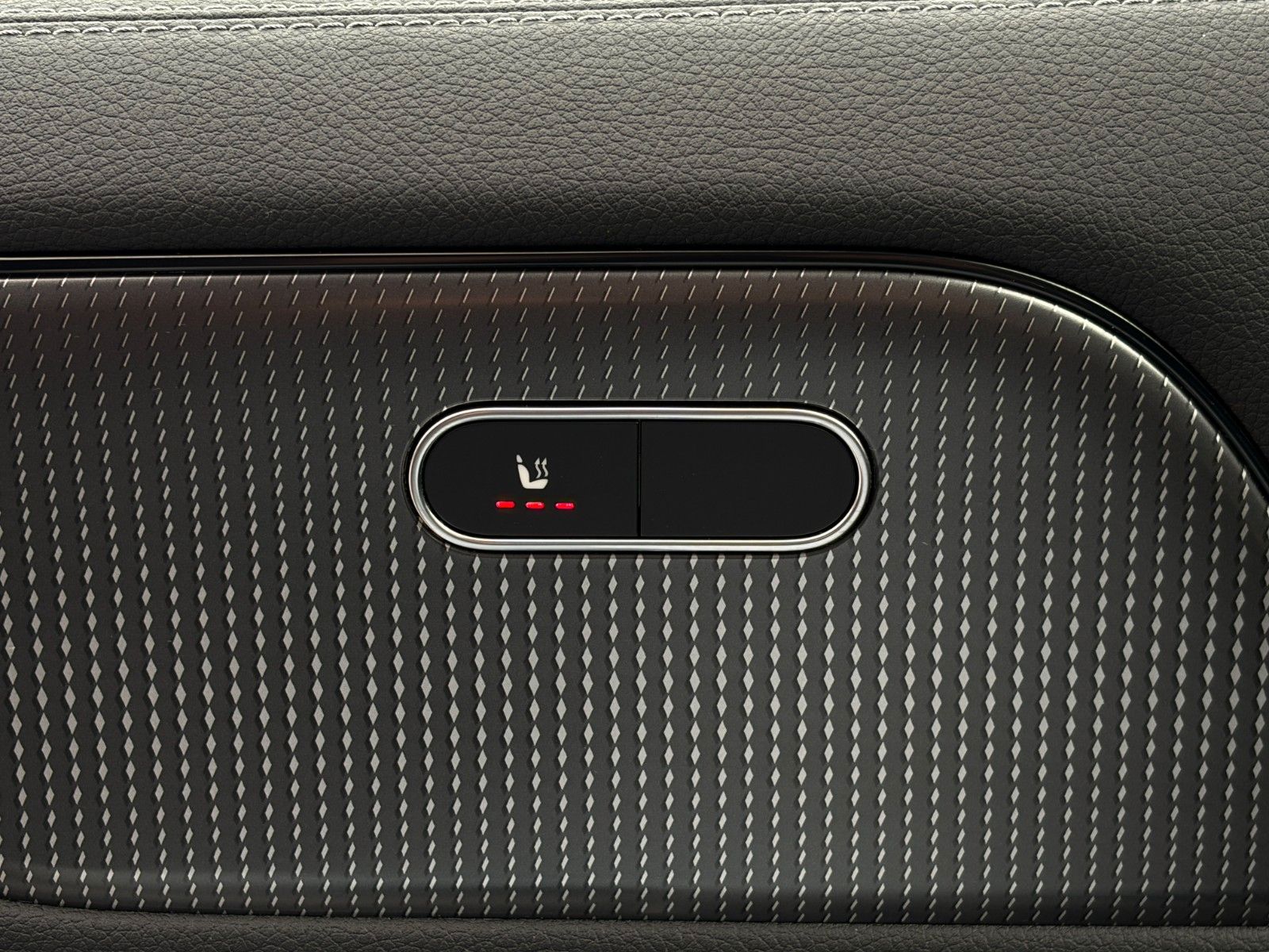 Fahrzeugabbildung Mercedes-Benz GLA 200 7G-DCT Progressive CarPlay Temp CAM AHK