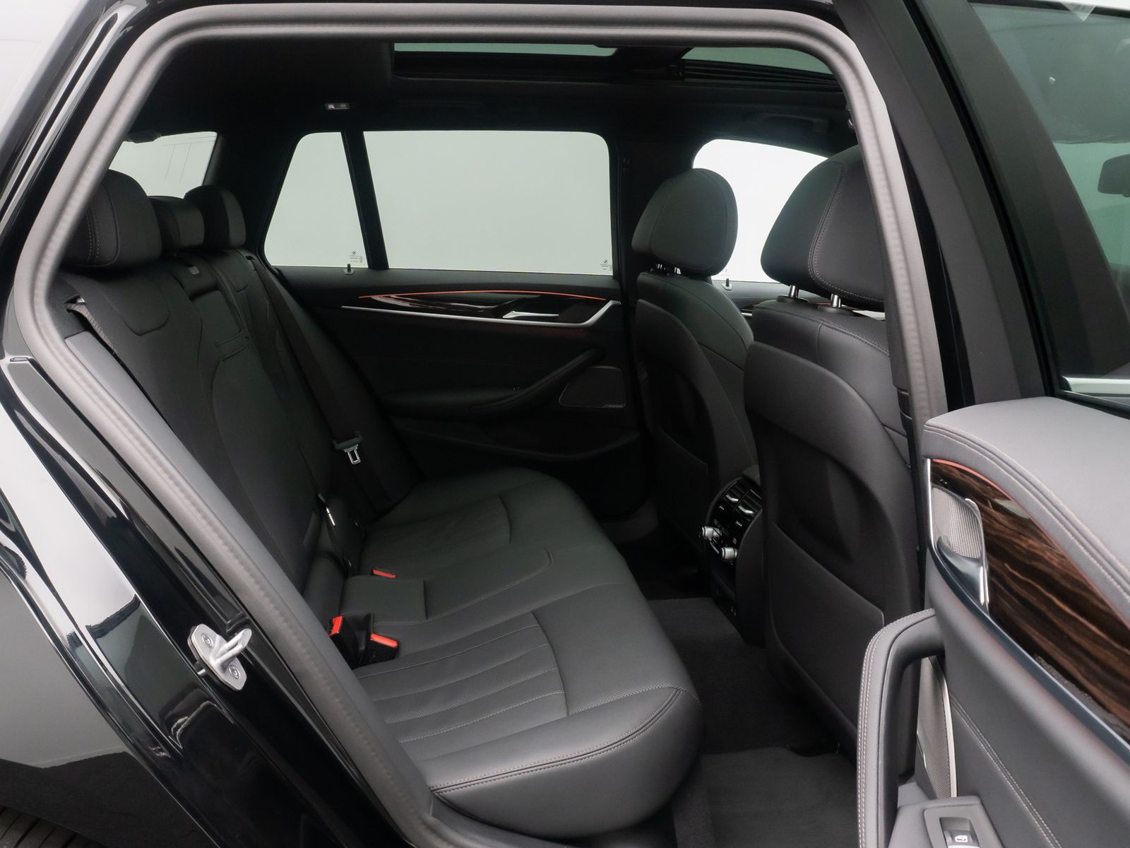 Fahrzeugabbildung BMW 520d Sport Kamera DAB Alarm Leder Panorama H/K