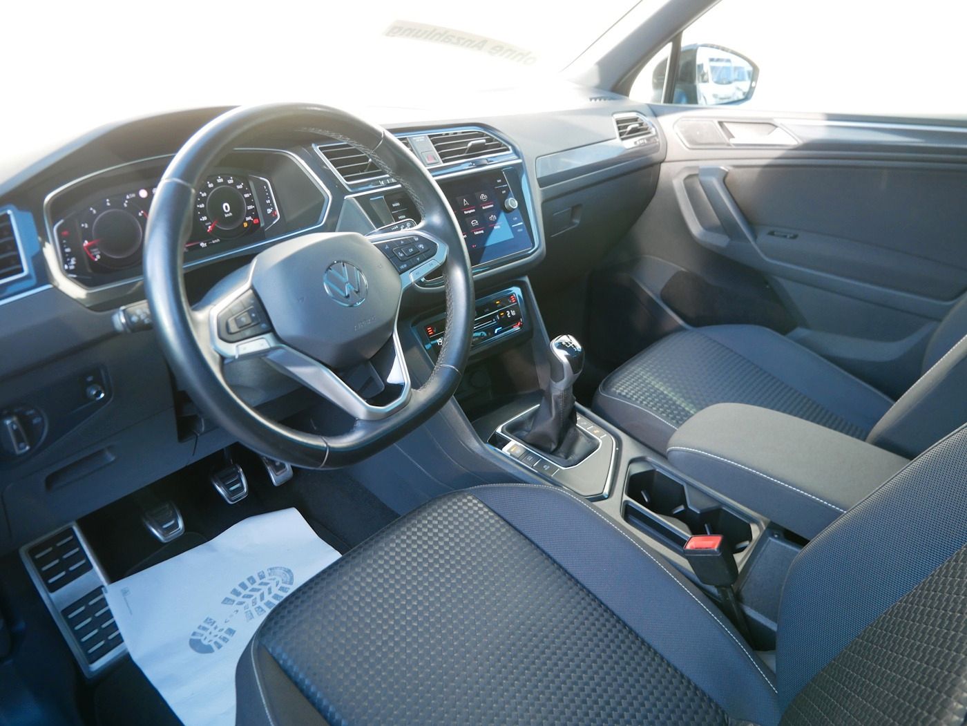 Fahrzeugabbildung Volkswagen Tiguan 1.5 United AHK DACH Standheiz Kamera LED