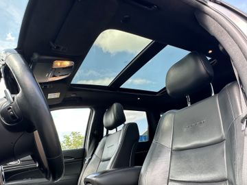 Jeep Grand Cherokee - 12