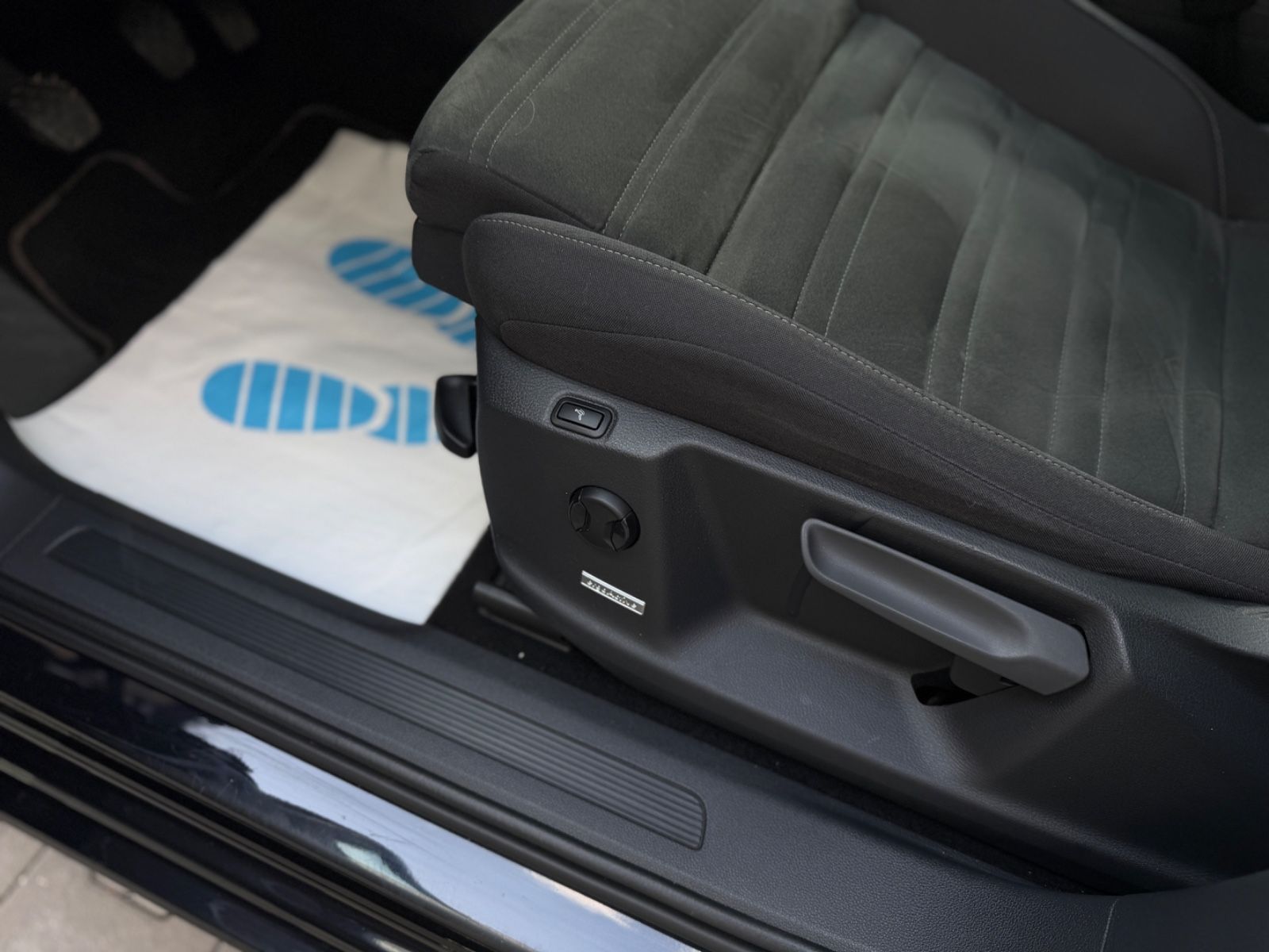 Touran Comfortline 2.0 TDI Alcantara Navi Pano.