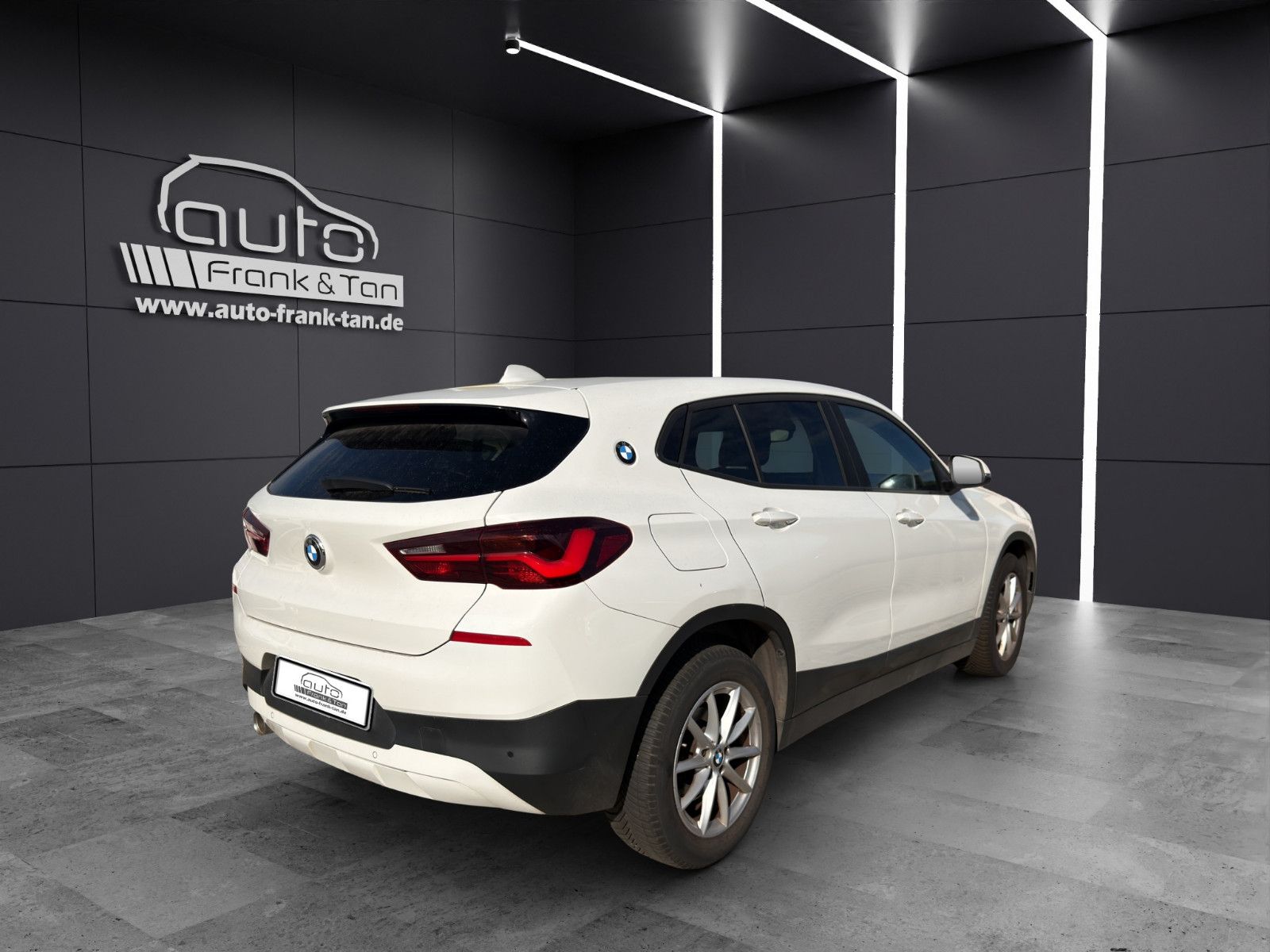 Fahrzeugabbildung BMW X2 sDrive 18 i Advantage/Performance/Tempomat/