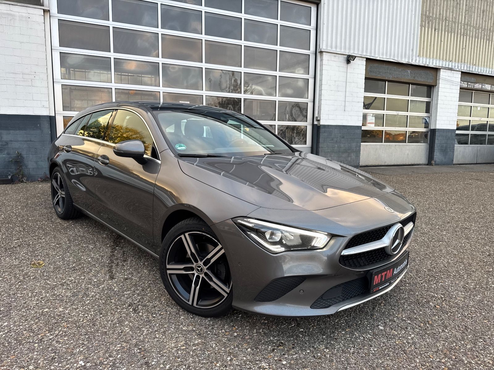 MERCEDES-BENZ CLA 200 d Shooting Brake Navi LED HeadUp Pano