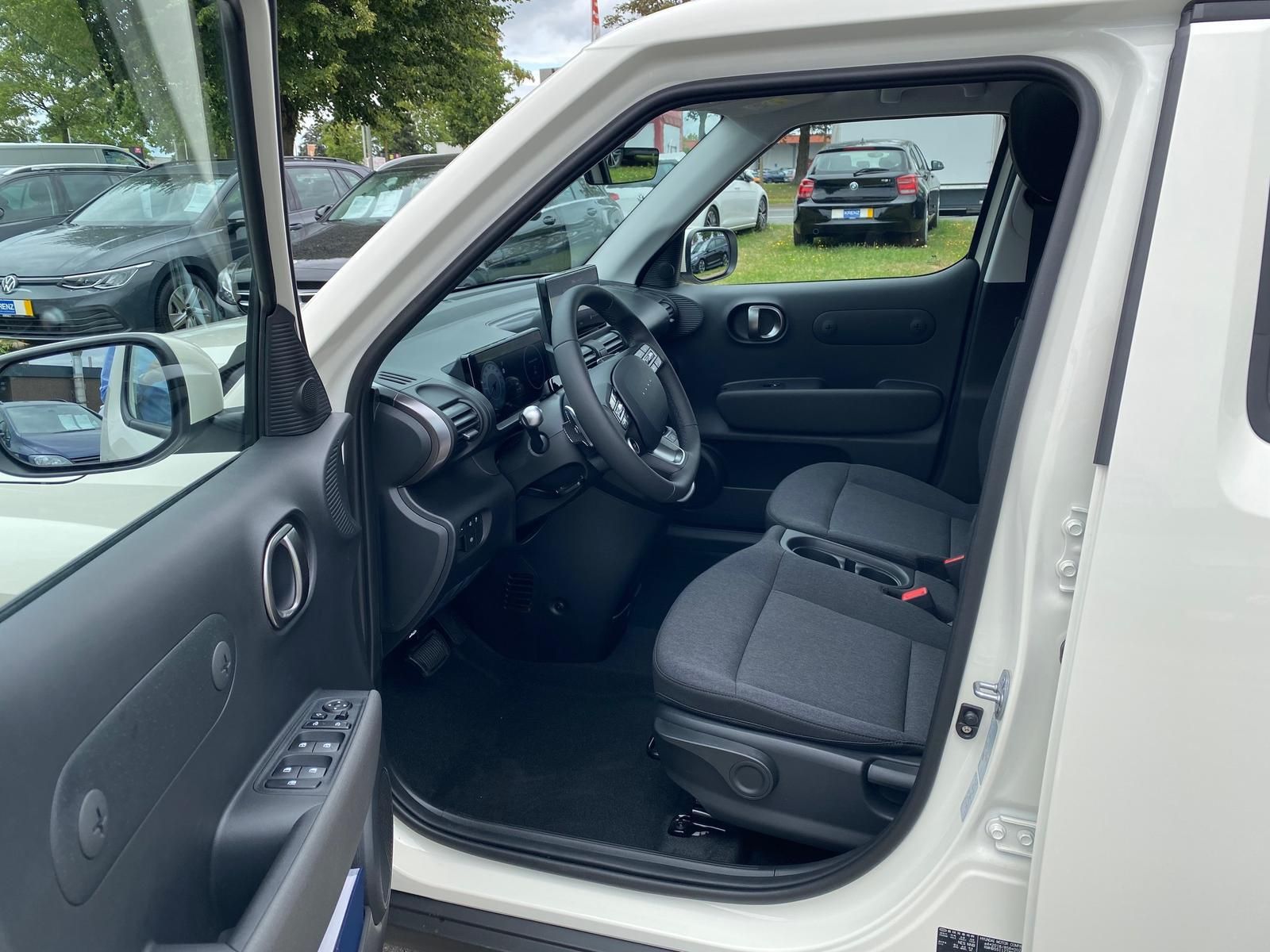 Fahrzeugabbildung Hyundai INSTER Elektro 85 kW APP+KLIMA+ACC+KAMERA+17"Alu