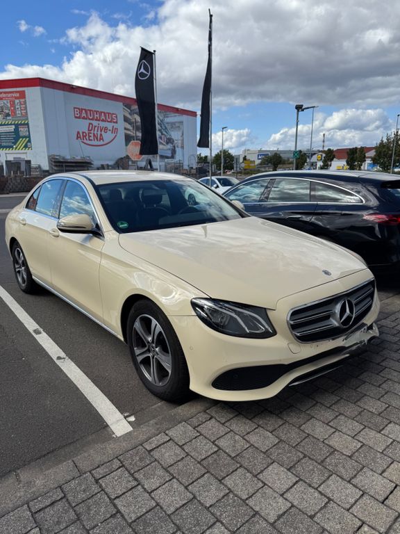 Image of Mercedes-Benz E 200