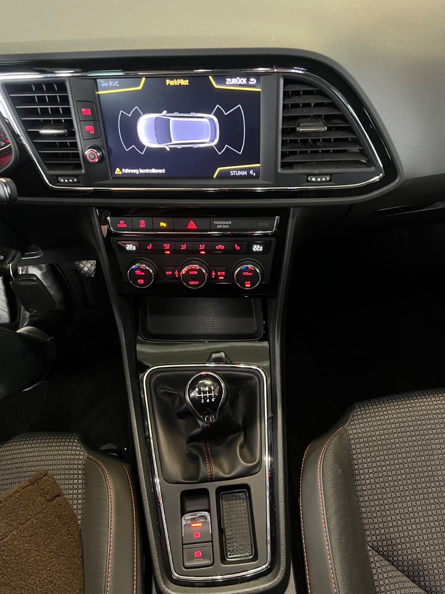 Fahrzeugabbildung SEAT Leon ST FR *AMBIENTE*KAMERA*CARPLAY*