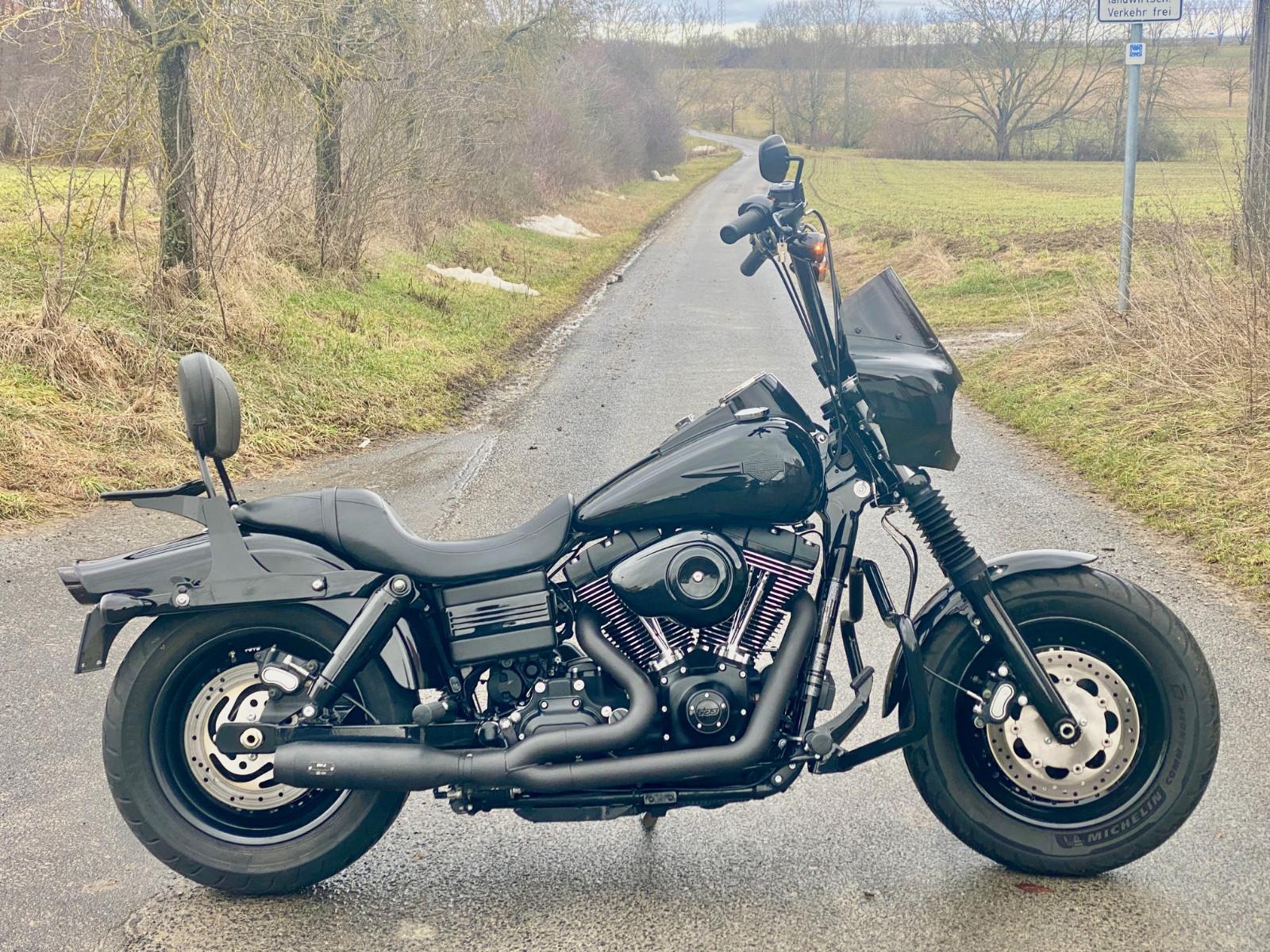 Harley-Davidson Dyna Fat Bob Club Style, Klappenauspuff, black