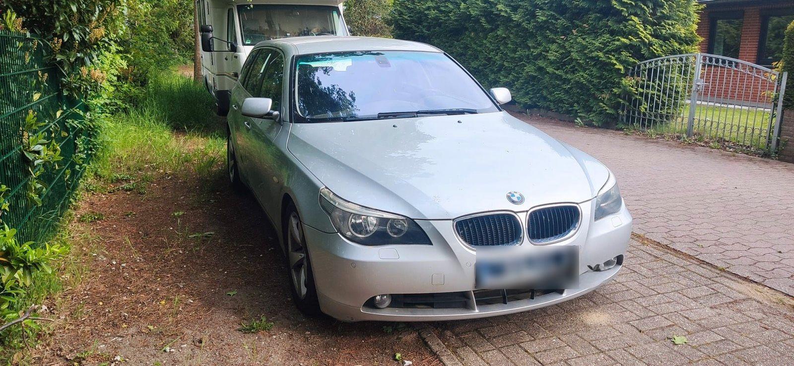 BMW 525 2006 — rear view