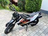 KTM SMC 690 R mit Akrapovice - KTM 690 SM