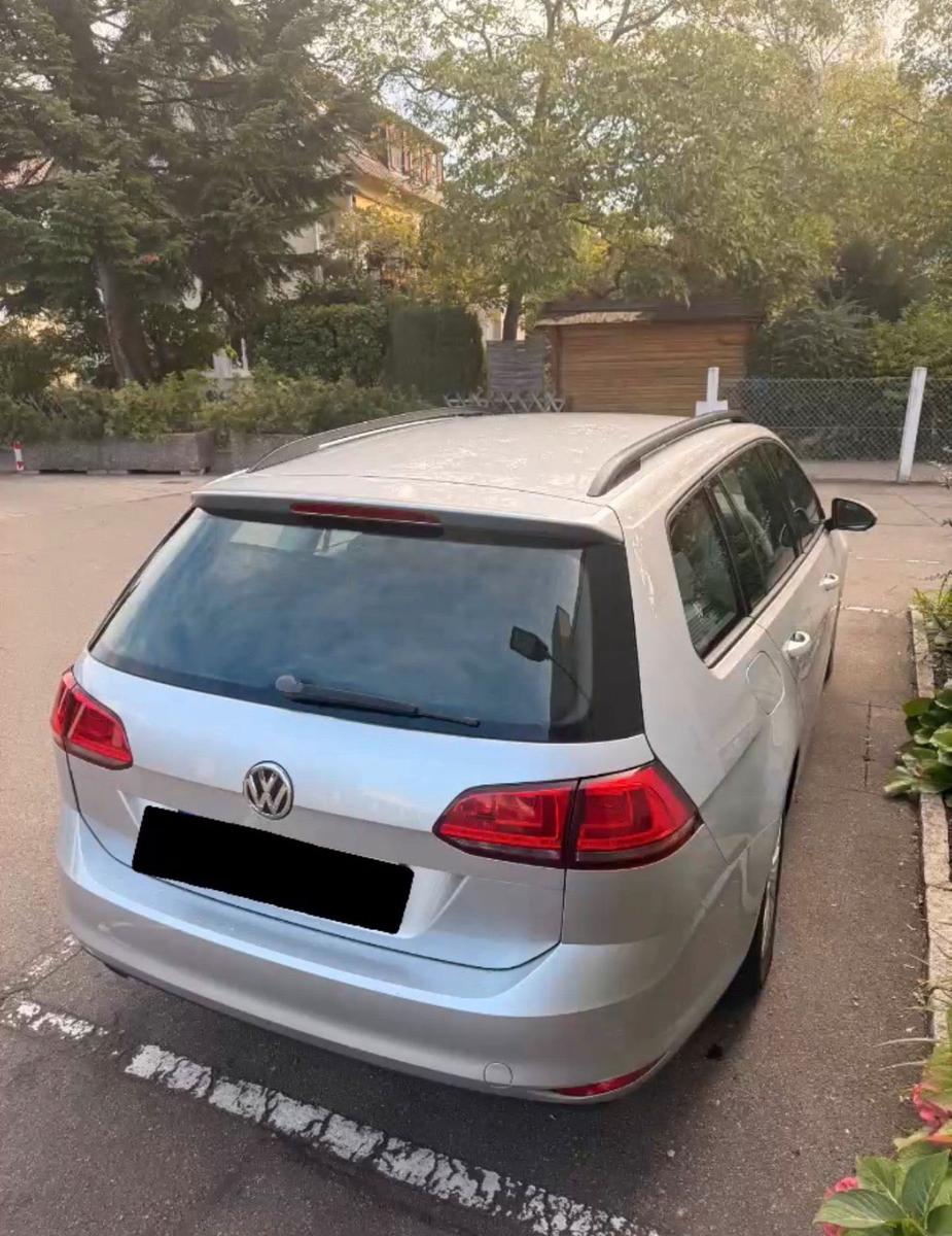 Volkswagen Golf 2015 — rear view