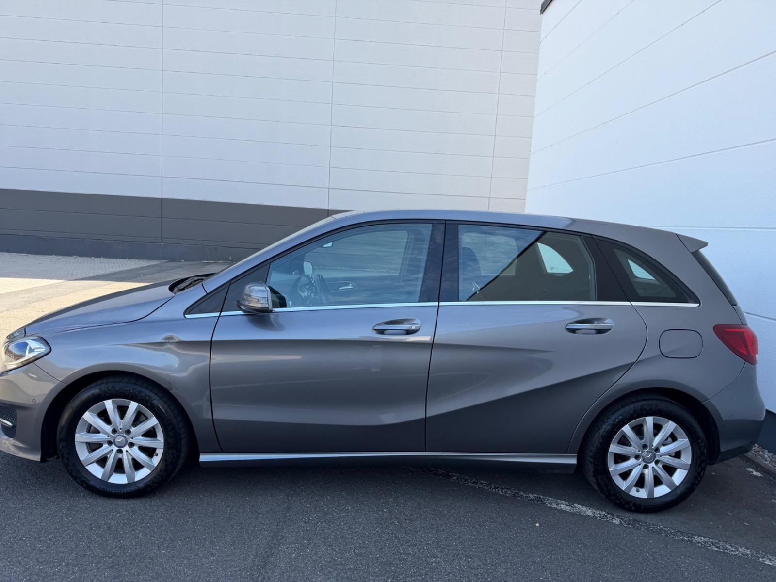 Mercedes-Benz B 180 Sytle 8-fach Bereift*Aut.*Rückfahrkamera*