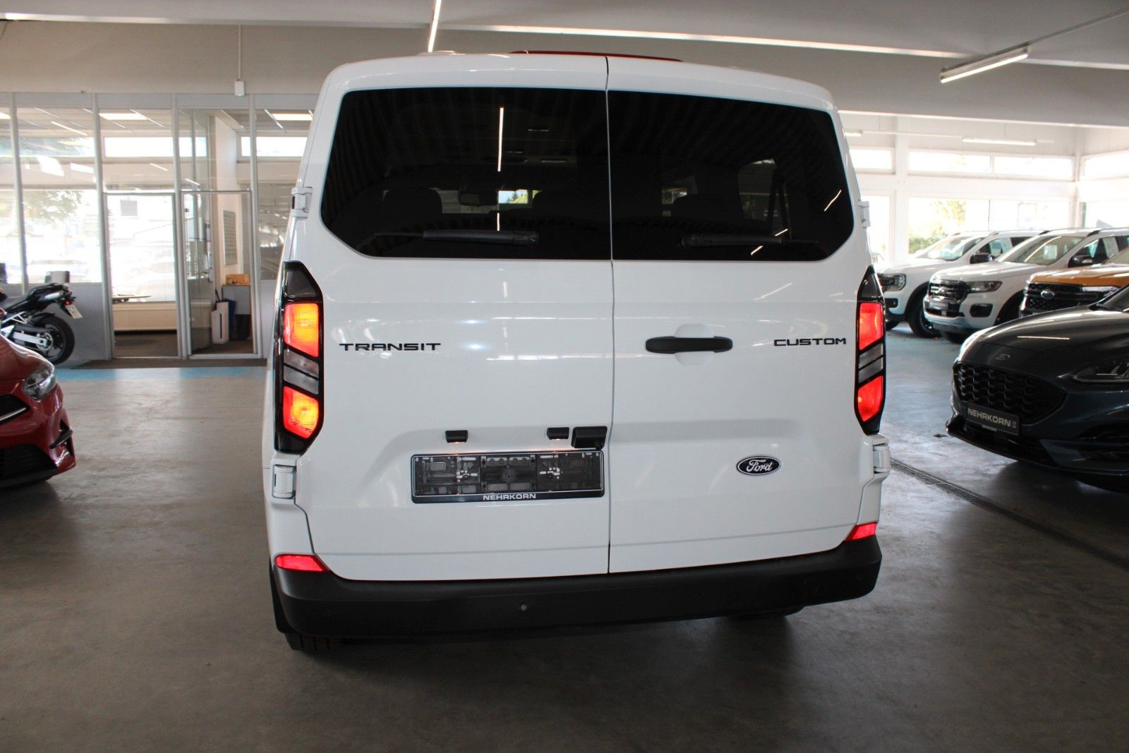 Fahrzeugabbildung Ford Transit Custom Kombi Trend 8-Sitzer GJR SOFORT