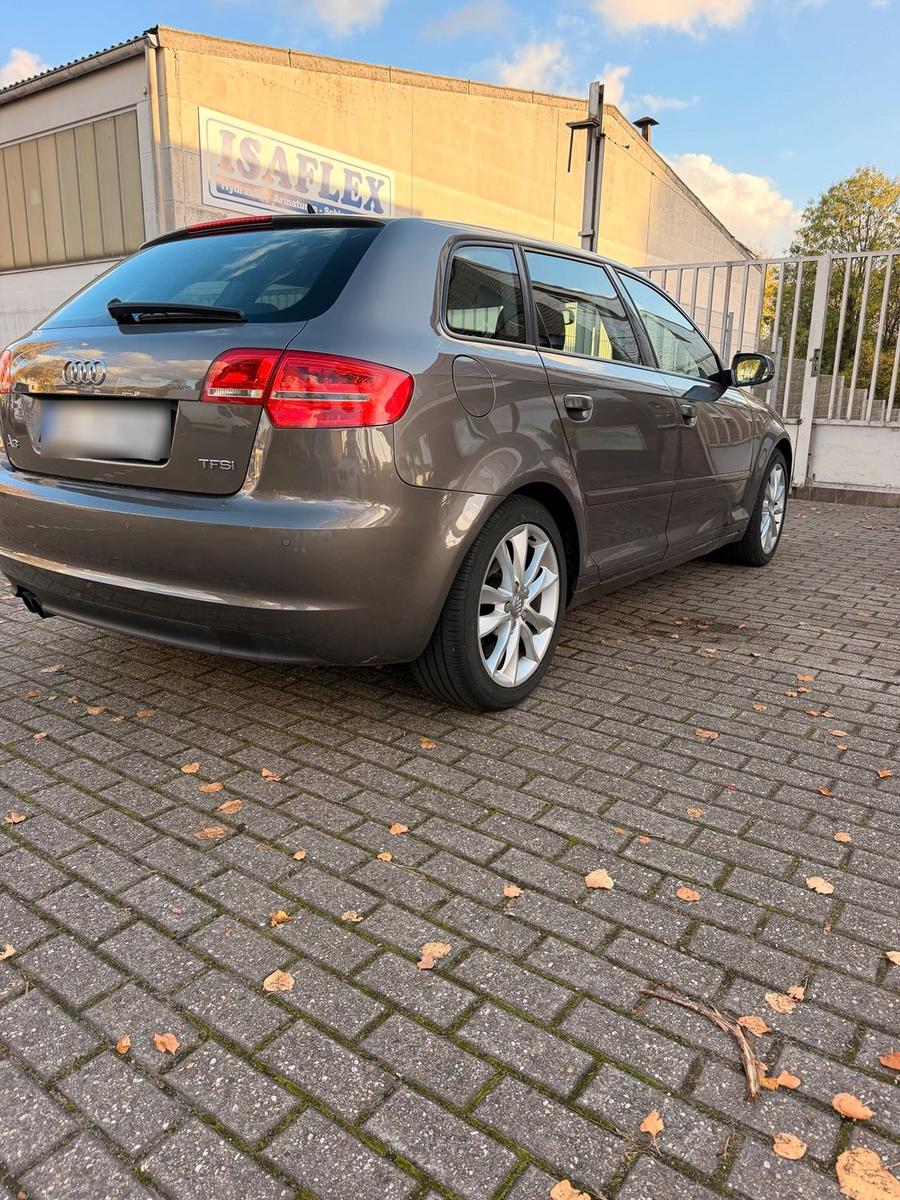 Audi A3 2011 — engine 125 HP (92kW)