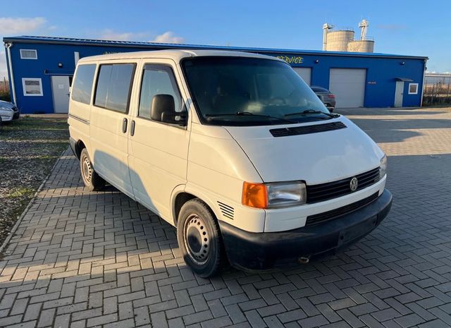 Volkswagen T4 Caravelle 2.5 TDI 75kW 9 Sitze