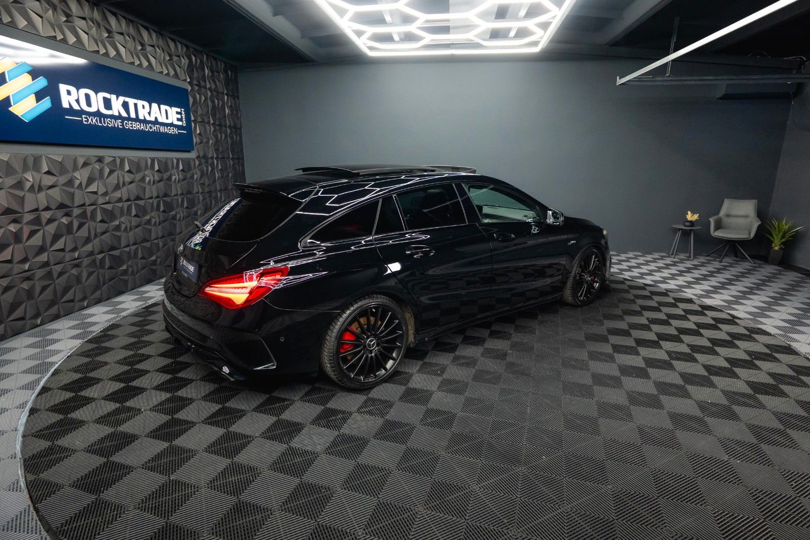 Fahrzeugabbildung Mercedes-Benz CLA 45 AMG 4Matic Performance Night *Pano*LED*